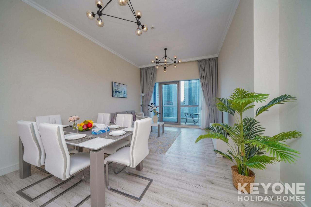 Chic Marina View Living In A Two Bedroom Дубай