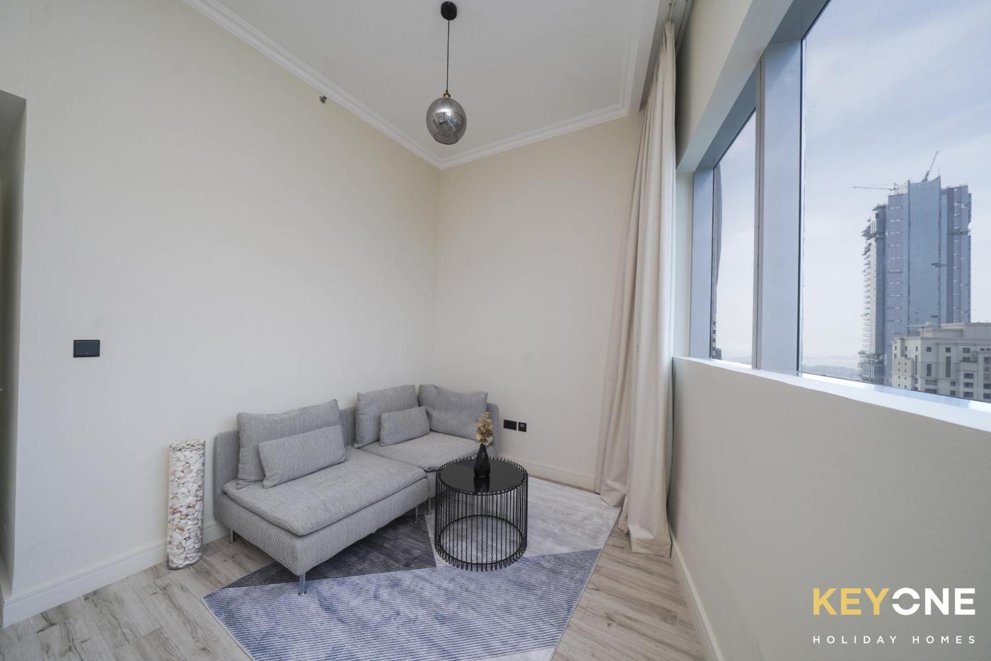Chic Marina View Living In A Two Bedroom Апартаменты